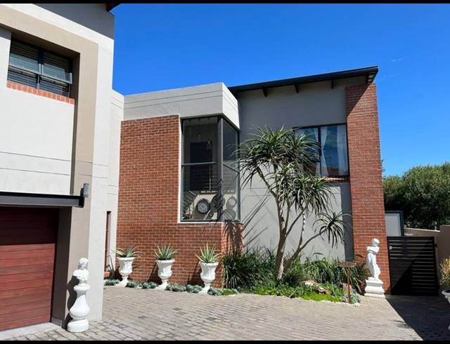 4 BEDROOM HOUSE FOR SALE IN COPPERLEAF ESTATE